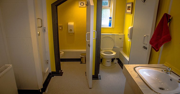 Lochside Hostel Bathrooms