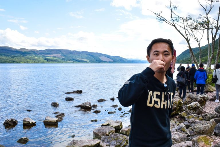 MacBackpackers Tour Whisky on Loch Ness