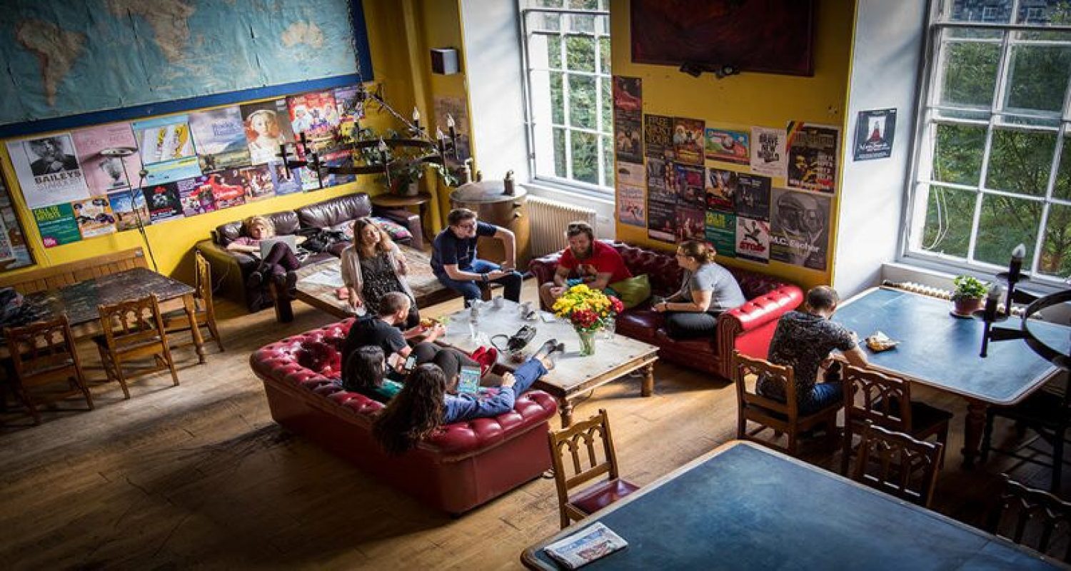 Castle Rock Hostel Main Lounge