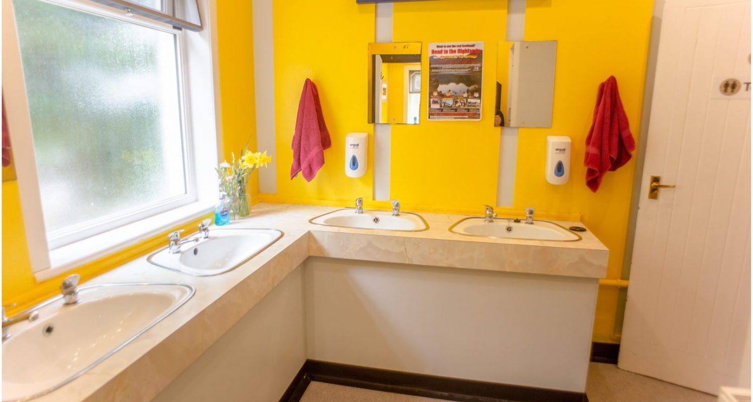 Bathroom of Lochside Hostel