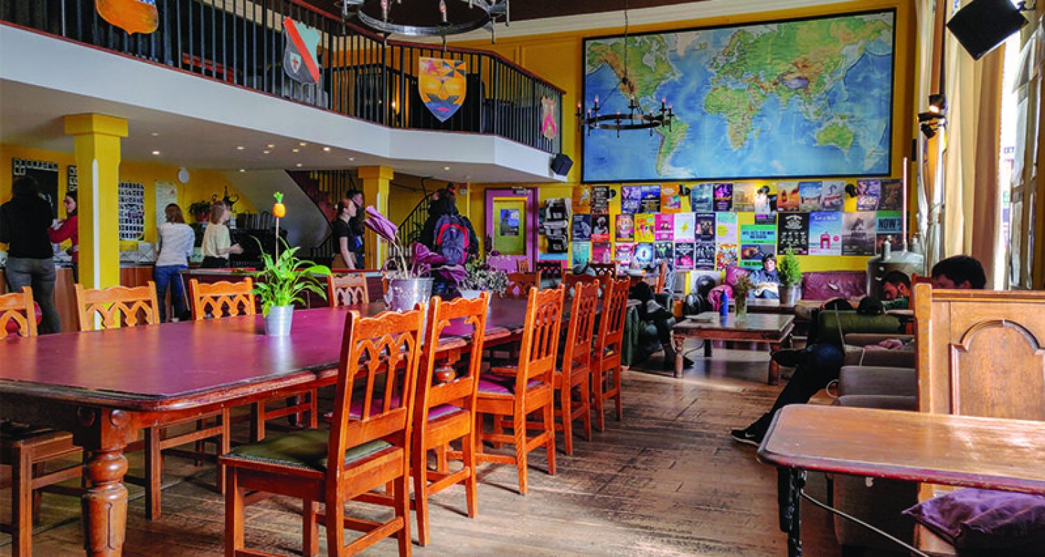 Castle Rock Hostel main lounge