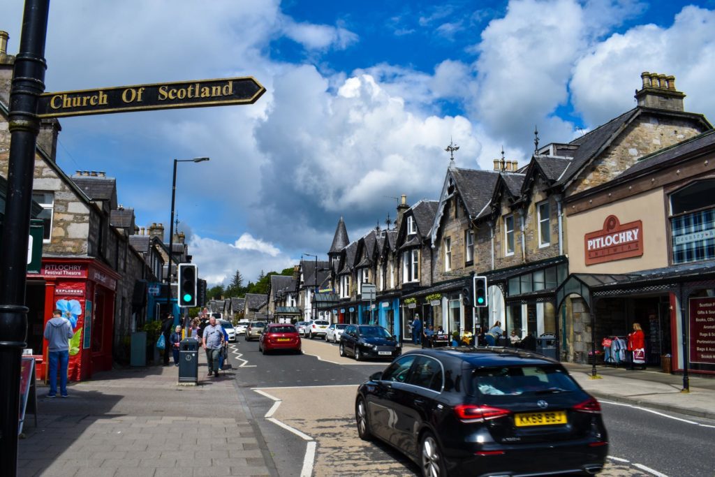 MacBackpackers Tour Pitlochry Main Road