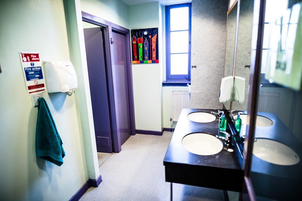 Bathroom - Royal Mile Backpackers