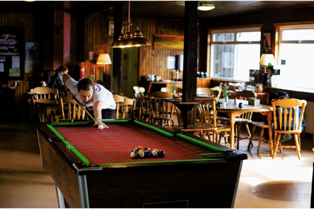 Lochside Hostel - Loch Ness- Pool Table