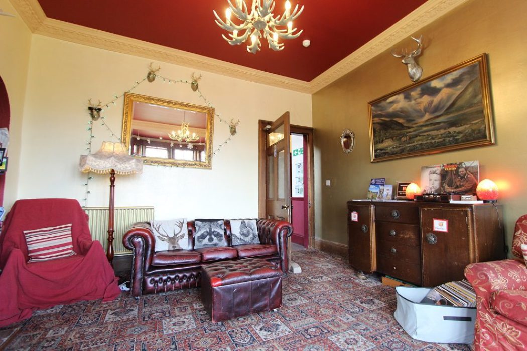 Fort William Backpackers Lounge