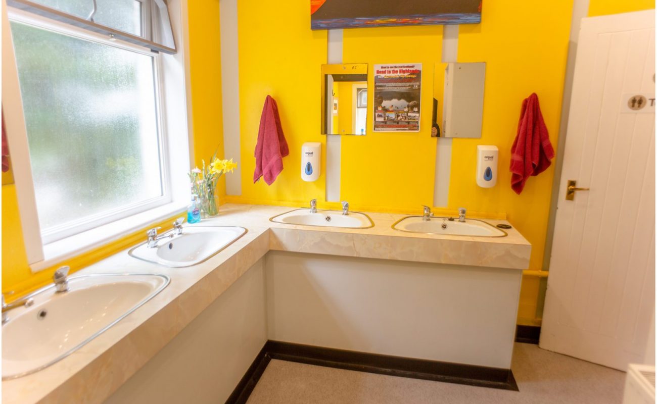 Bathroom of Lochside Hostel