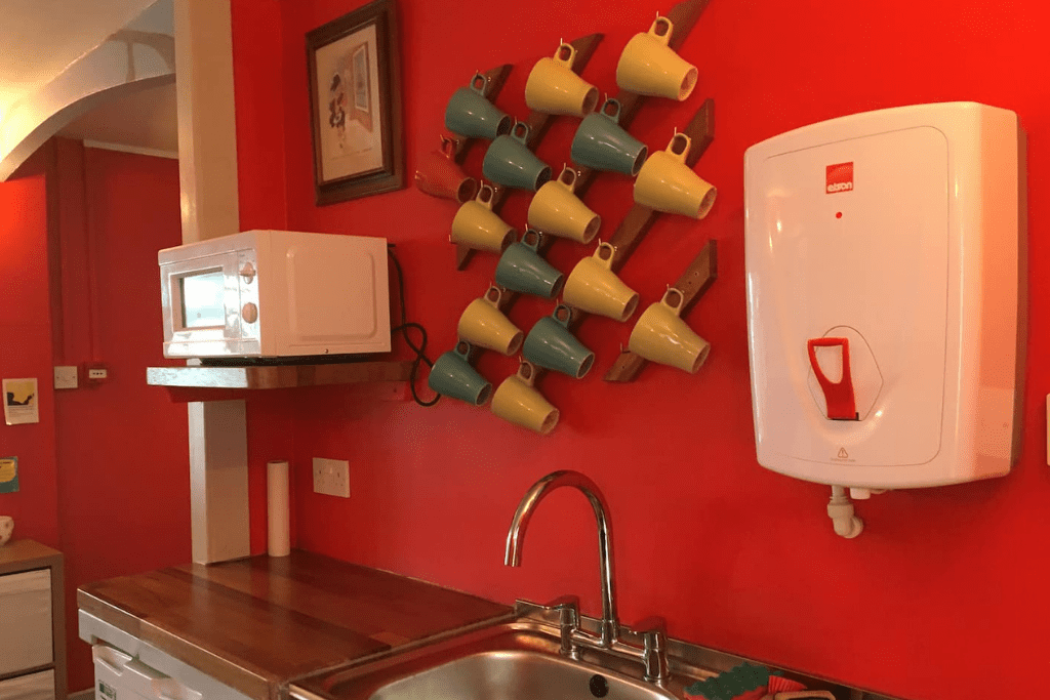 Mugs and Microwave Lochbuie Guest House - Isle of Skye